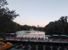 龙沙公园湖水与游船