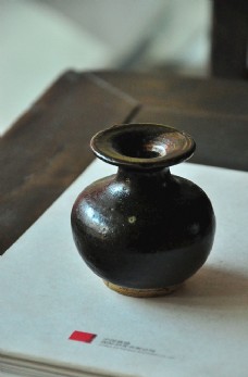 清代黑釉花瓶