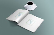 咖啡杯空白的杂志画册内页样机模板